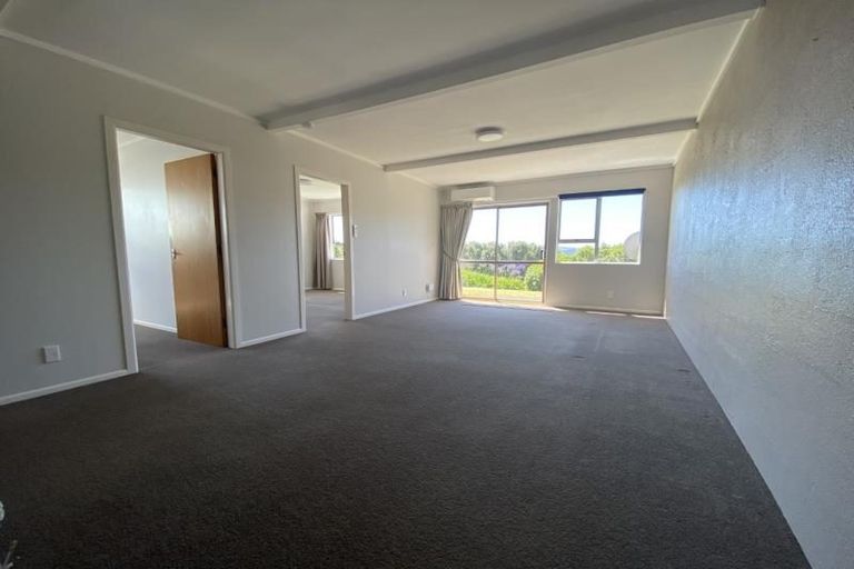 Photo of property in 65a Horokiwi Road West, Newlands, Wellington, 6037