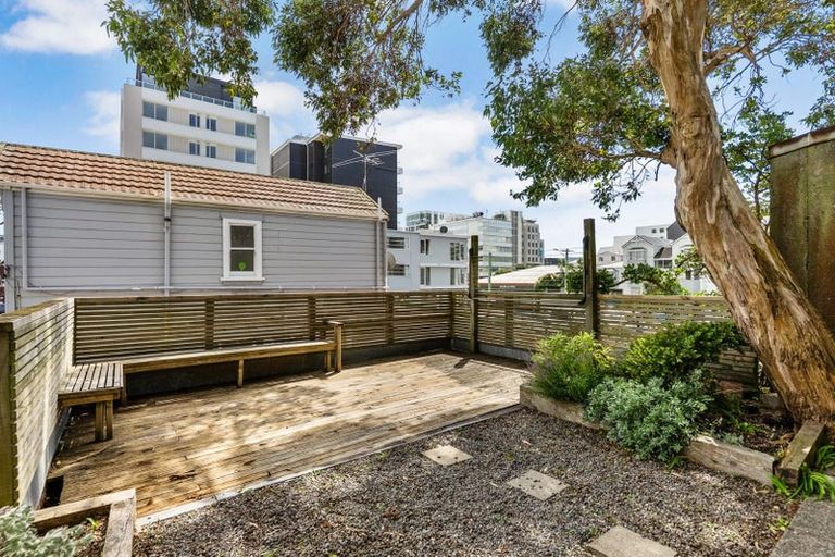 Photo of property in 17 Home Street, Mount Victoria, Wellington, 6011
