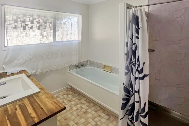 Photo of property in 6 Ervine Place, Bucklands Beach, Auckland, 2014