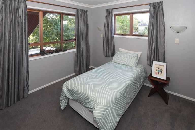 Photo of property in 2 Vista Place, Kawaha Point, Rotorua, 3010