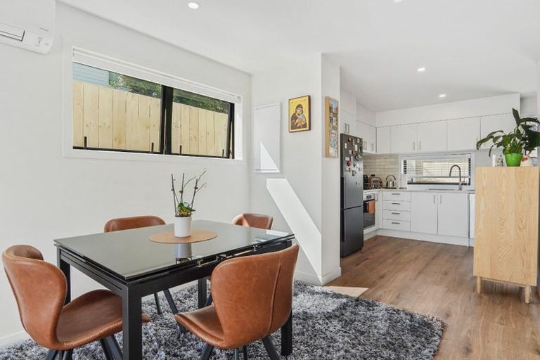 Photo of property in 9/35 Garadice Road, Rothesay Bay, Auckland, 0630