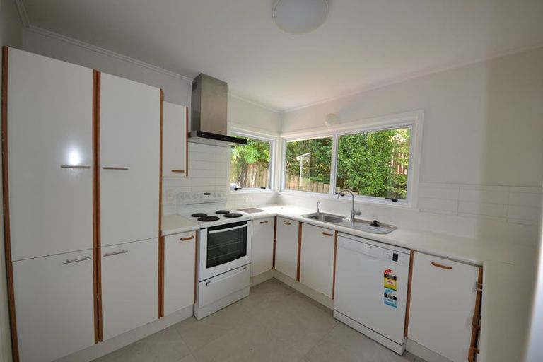 Photo of property in 27 Chivalry Road, Glenfield, Auckland, 0629