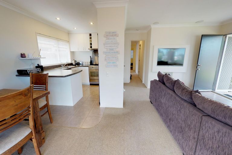 Photo of property in 1/2 Calluna Crescent, Totara Heights, Auckland, 2105