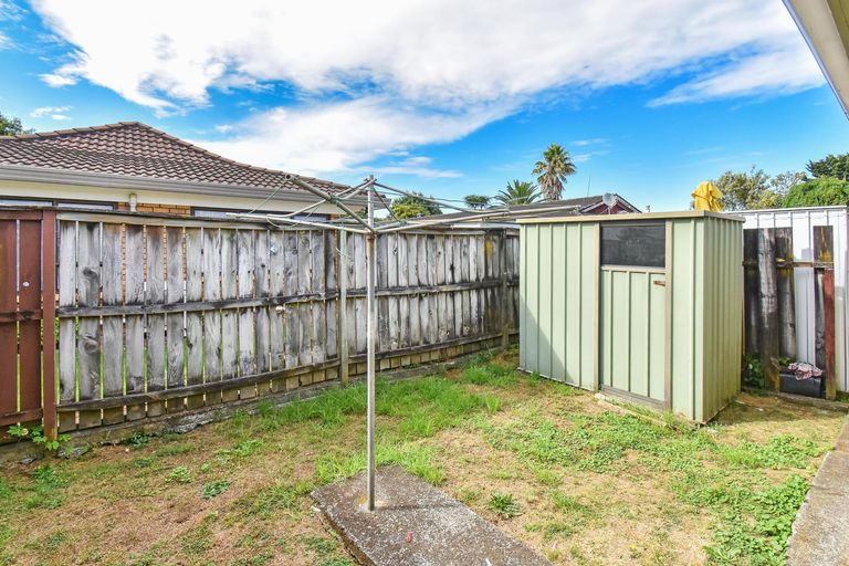 Photo of property in 2/17 Russell Road, Manurewa, Auckland, 2102
