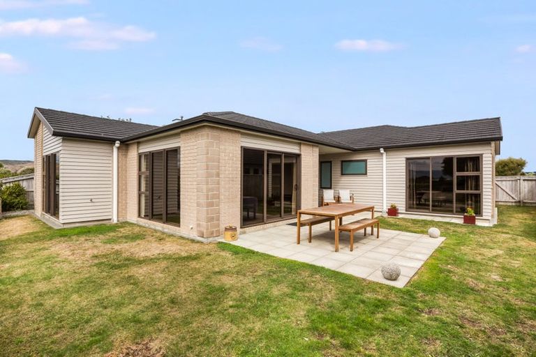 Photo of property in 102 Te Puia Drive, Aotea, Porirua, 5024