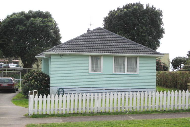 Photo of property in 90 Omata Road, Marfell, New Plymouth, 4310