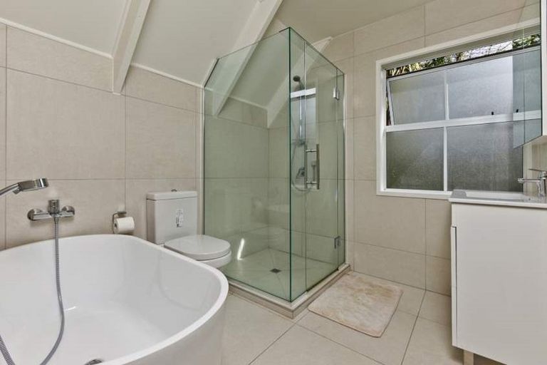 Photo of property in 1/62 Centorian Drive, Windsor Park, Auckland, 0632
