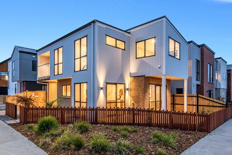 Photo of property in 32 Hea Road, Hobsonville, Auckland, 0616