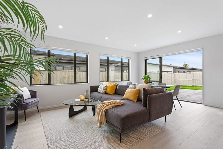 Photo of property in 98 Pepene Avenue, Takanini, 2112