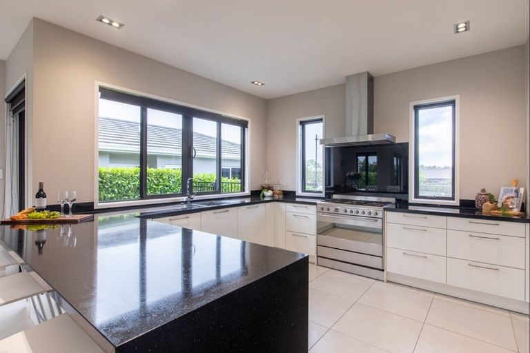 Photo of property in 14 Amberley Place, Flagstaff, Hamilton, 3210