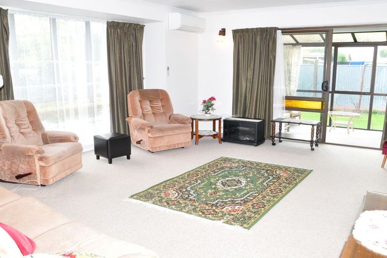 Photo of property in 83 Shamrock Street, Takaro, Palmerston North, 4412