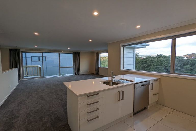 Photo of property in 44 Albatross Close, Whitby, Porirua, 5024