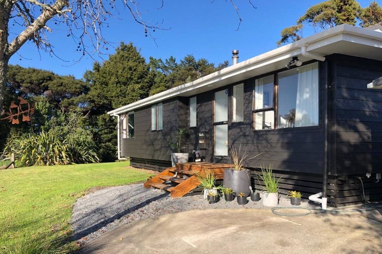 Photo of property in 11 Lorena Place, West Harbour, Auckland, 0618
