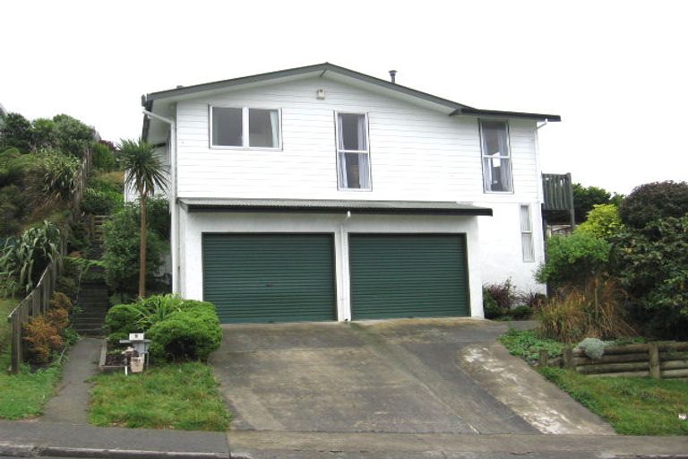 Photo of property in 9 Fitzpatrick Street, Newlands, Wellington, 6037