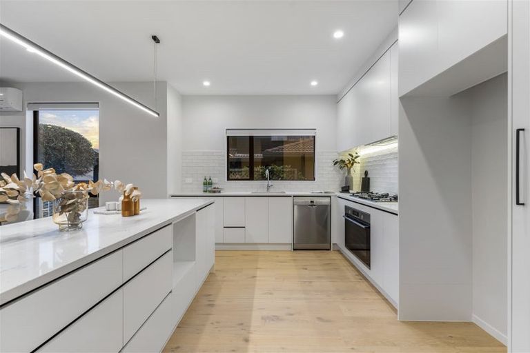 Photo of property in 35b Corunna Road, Milford, Auckland, 0620