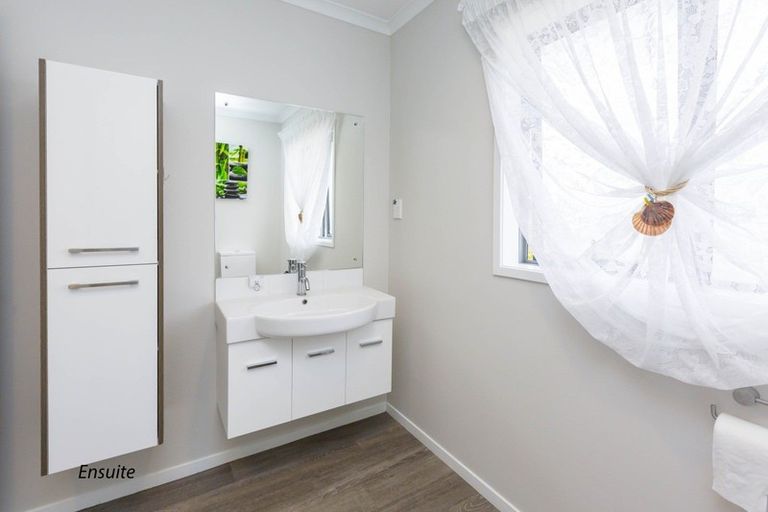 Photo of property in 94 Riverstone Drive, Riverstone Terraces, Upper Hutt, 5018