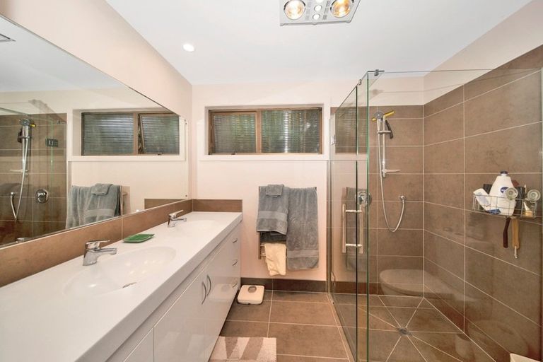 Photo of property in 6a Spencer Place, Merrilands, New Plymouth, 4312