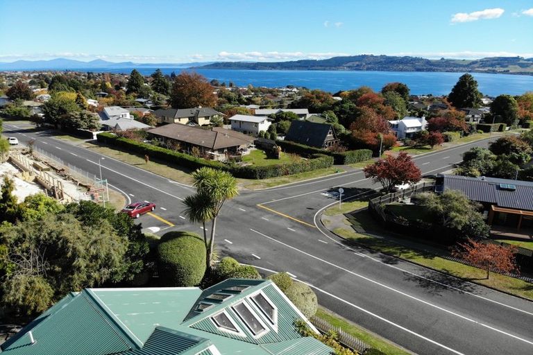Photo of property in 70 Shepherd Road, Waipahihi, Taupo, 3330