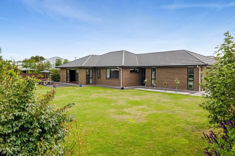 Photo of property in 120 Pohutukawa Place, Waiwhakaiho, New Plymouth, 4312