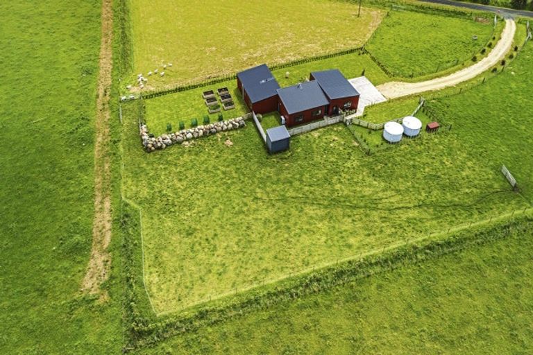 Photo of property in 136 Mirikau Road, Warea, New Plymouth, 4381