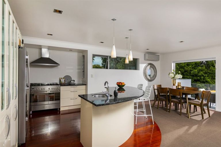 Photo of property in 1/40 Beulah Avenue, Rothesay Bay, Auckland, 0630