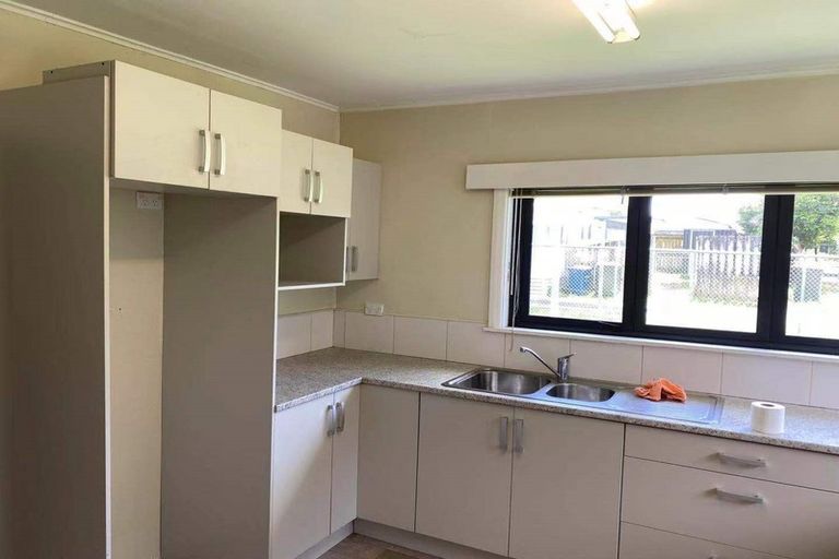 Photo of property in 61 Taikata Road, Te Atatu Peninsula, Auckland, 0610
