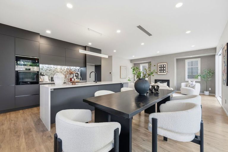 Photo of property in 17a Lake Pupuke Drive, Takapuna, Auckland, 0622