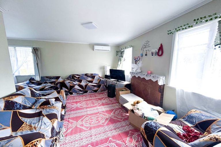 Photo of property in 52 Hutchinson Avenue, New Lynn, Auckland, 0600