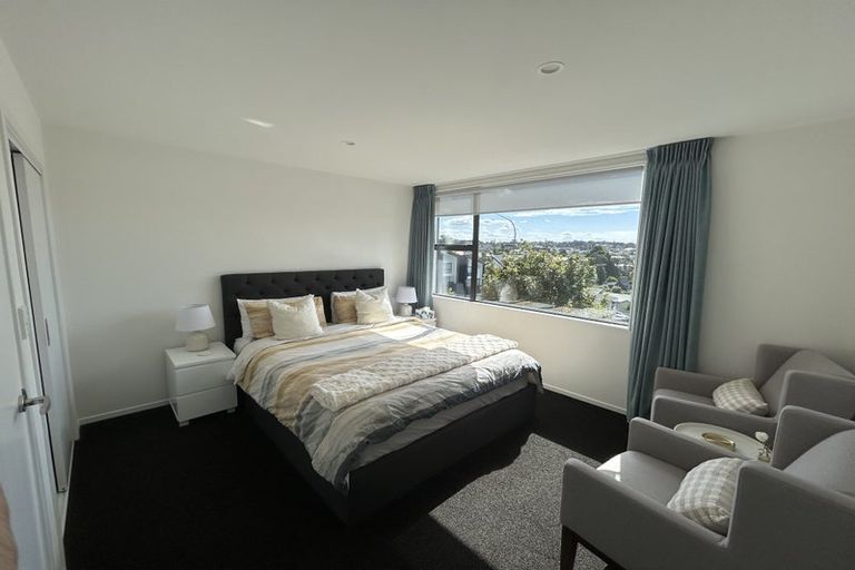 Photo of property in 5/15 Chivalry Road, Glenfield, Auckland, 0629