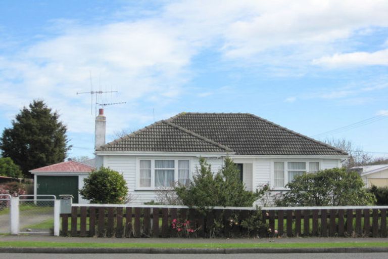 Photo of property in 73 Bartholomew Road, Levin, 5510