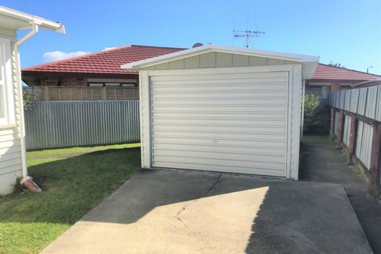 Photo of property in 3 Huia Place, Levin, 5510
