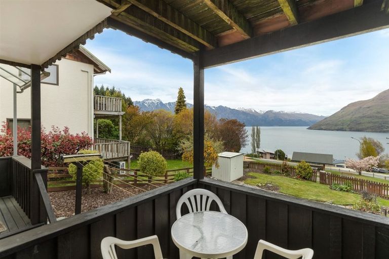 Photo of property in 18b Cameron Place, Fernhill, Queenstown, 9300