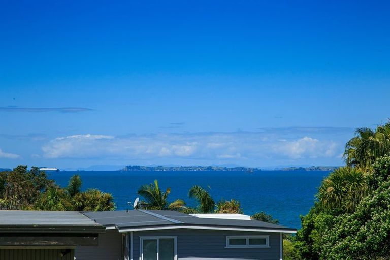 Photo of property in 2/33 Hyde Road, Rothesay Bay, Auckland, 0630
