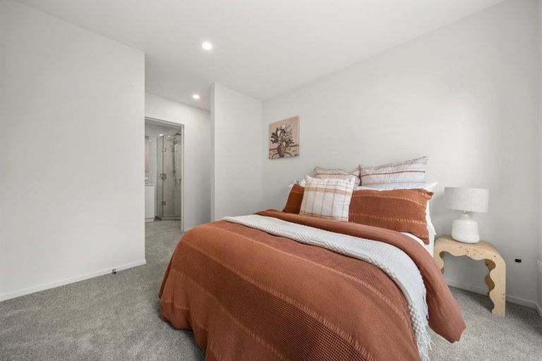 Photo of property in 5/1088 Beach Road, Torbay, Auckland, 0630