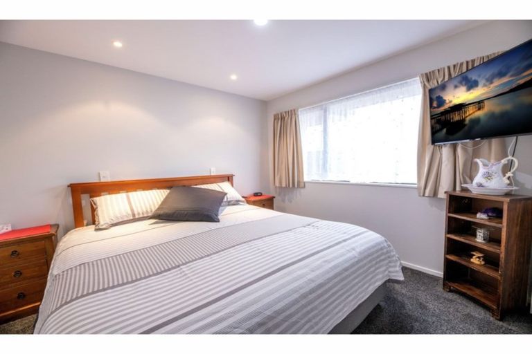 Photo of property in 24f Wainoni Road, Wainoni, Christchurch, 8061