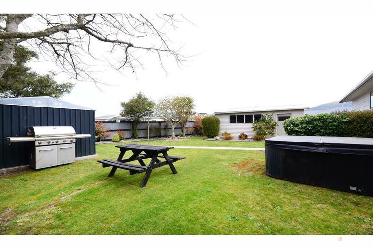 Photo of property in 195 Queen Street, Waimate, 7924