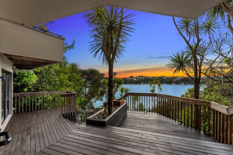 Photo of property in 2/102 Queen Street, Northcote Point, Auckland, 0627