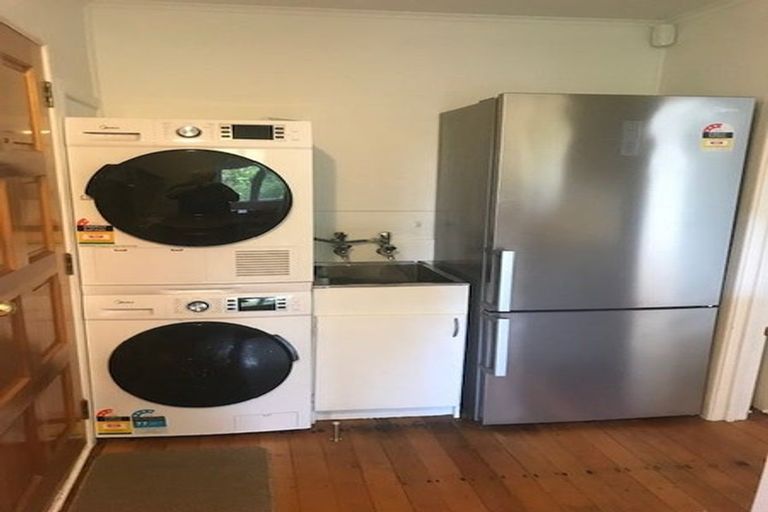 Photo of property in 33 Amberley Avenue, Te Atatu South, Auckland, 0610