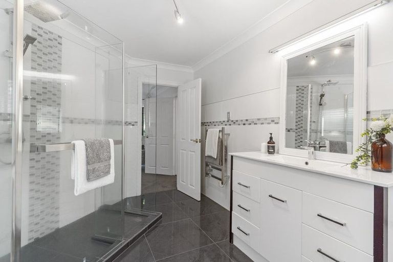 Photo of property in 55 Seaton Road, Murrays Bay, Auckland, 0630