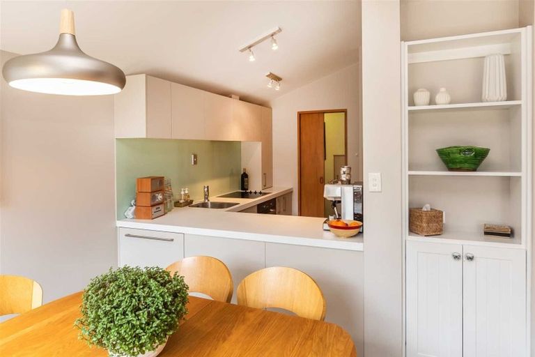 Photo of property in 2/193 Centaurus Road, Saint Martins, Christchurch, 8022