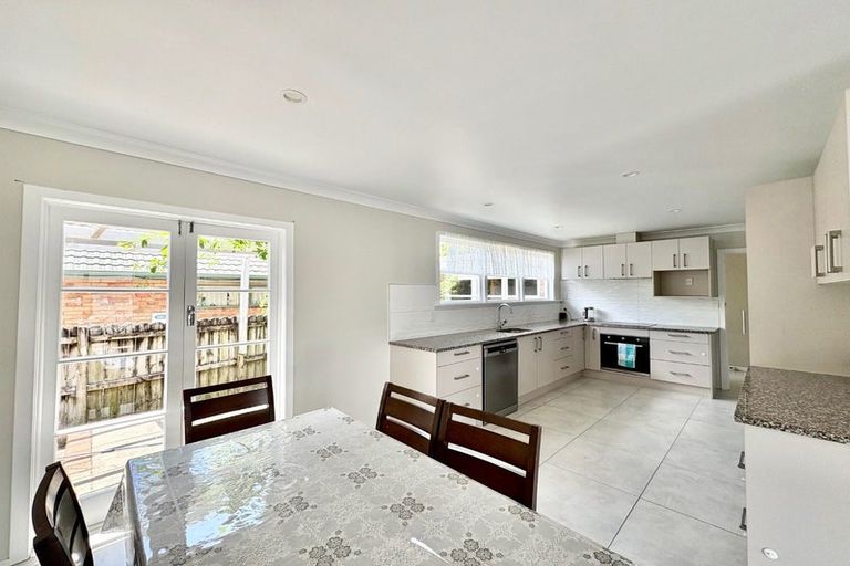 Photo of property in 2b Adams Road, Manurewa, Auckland, 2102