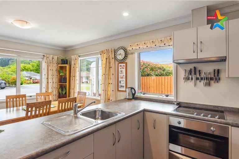 Photo of property in 21 Woodland Mews, Wainuiomata, Lower Hutt, 5014