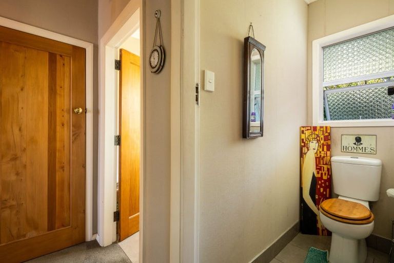 Photo of property in 32 Queens Road, Glen Avon, New Plymouth, 4312