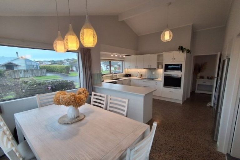 Photo of property in 17 Endeavour Avenue, Welcome Bay, Tauranga, 3112