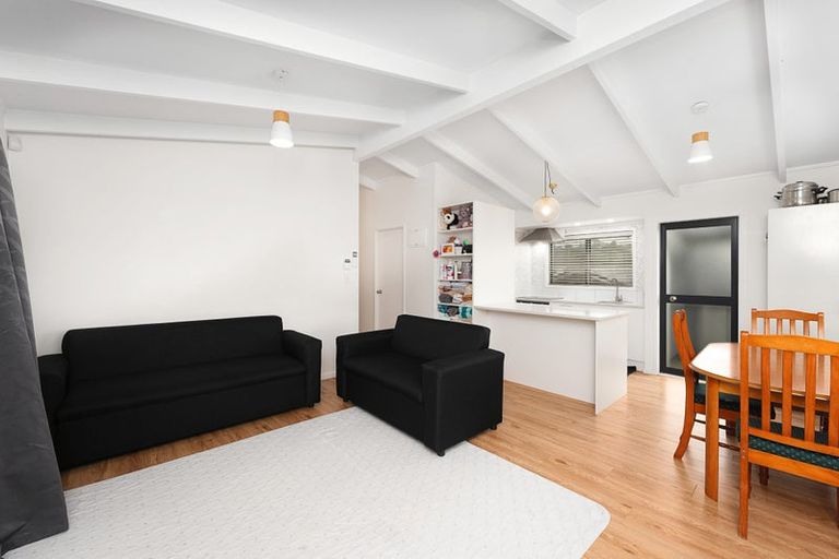Photo of property in 30a Leo Street, Glen Eden, Auckland, 0602