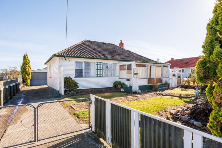 Photo of property in 25 Easton Street, Foxton, 4814