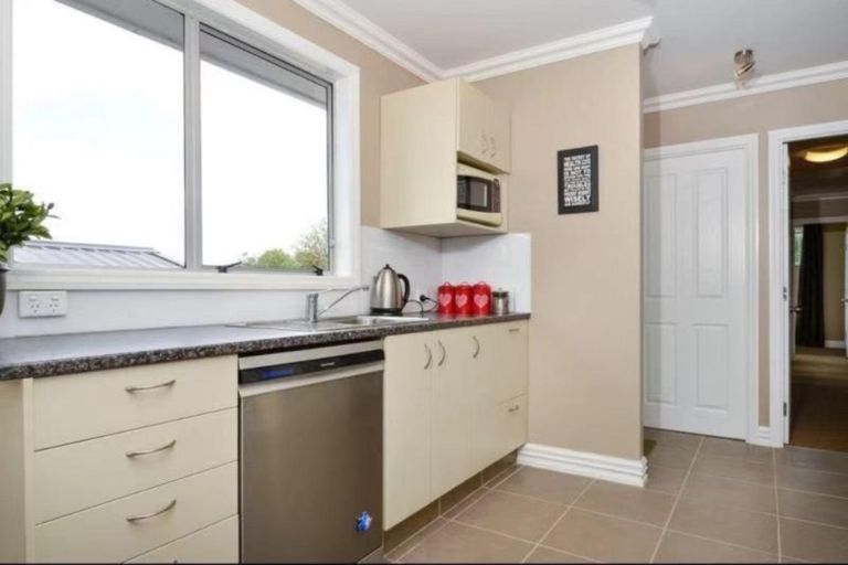 Photo of property in 27 Pahi Place, West Harbour, Auckland, 0618