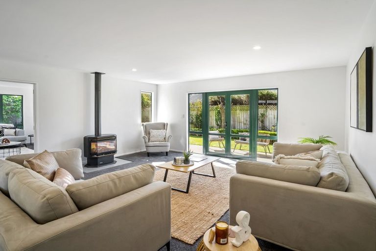 Photo of property in 15 Oakview Lane, Cashmere, Christchurch, 8022