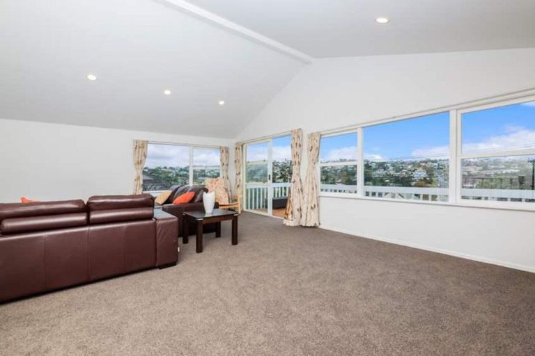Photo of property in 1/28 Rangitoto Terrace, Milford, Auckland, 0620