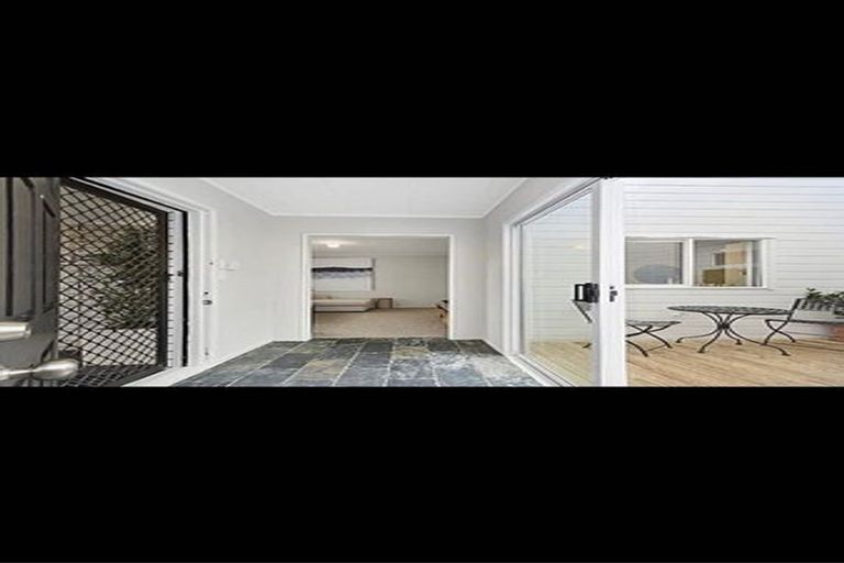 Photo of property in 1/2 Kenderdine Road, Papatoetoe, Auckland, 2025